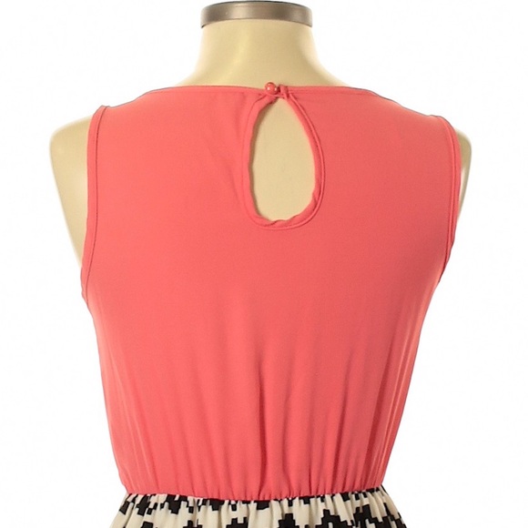 Coii Pink Sleeveless with Black and Cream Chevron Inspired Print Dress - Picture 6 of 12
